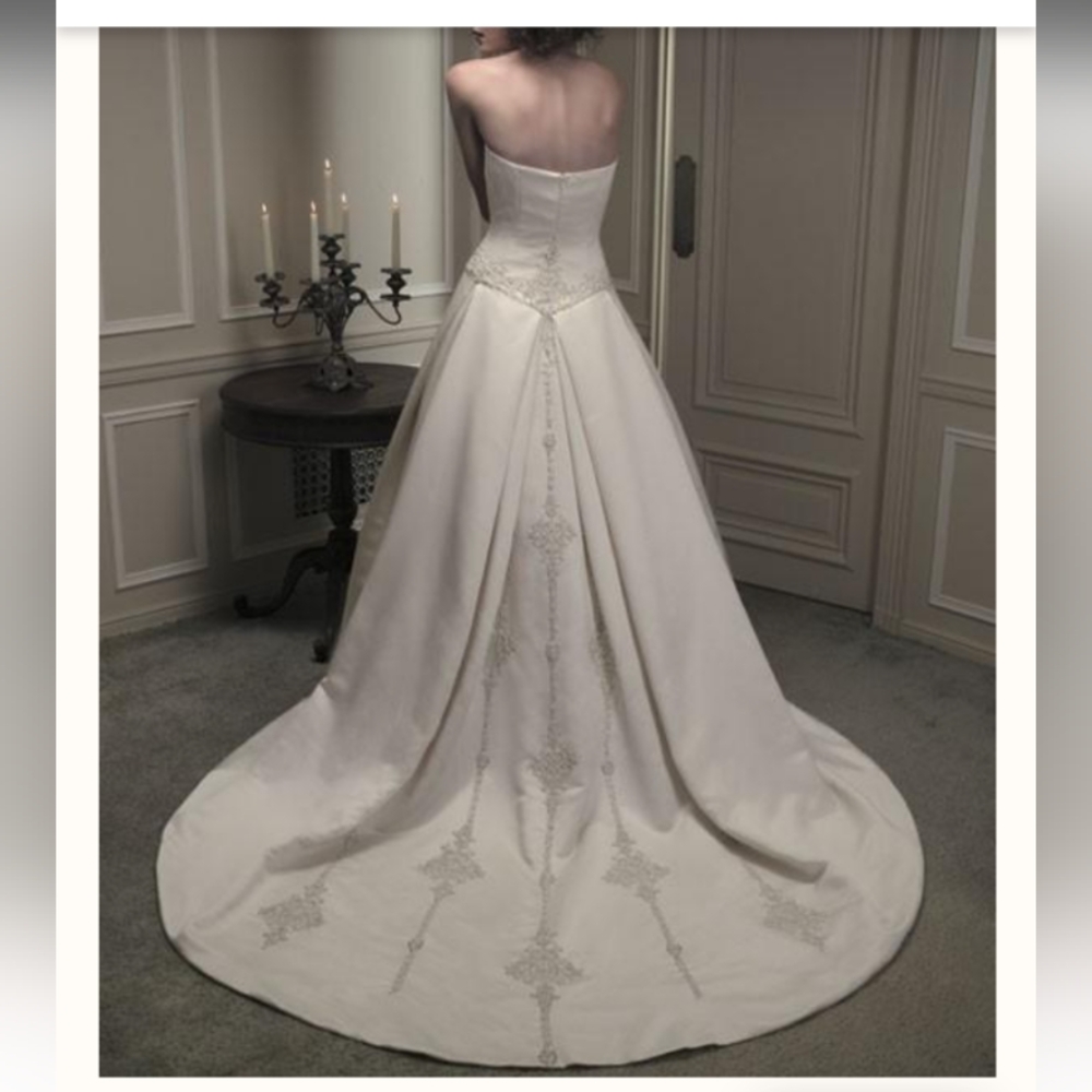 🆕Wedding Gown with Train.